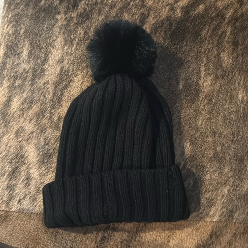 Athleta Pom beanie black